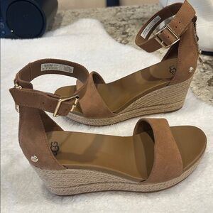 Nwob. Ugg Zoe 11 leather wedge heel